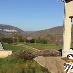 לינה וארוחת בוקר Valley View 3*