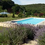 לינה וארוחת בוקר Valley View 3*