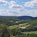 לינה וארוחת בוקר Valley View 3*