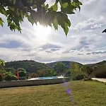 לינה וארוחת בוקר Valley View Brengues