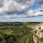 לינה וארוחת בוקר Valley View 3*